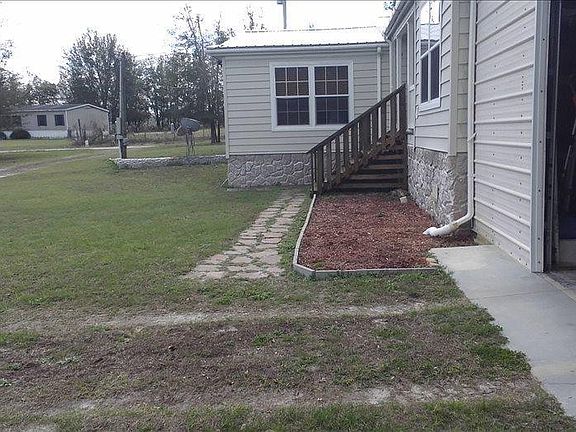 3rd image of 914 SW Lamboy Cir