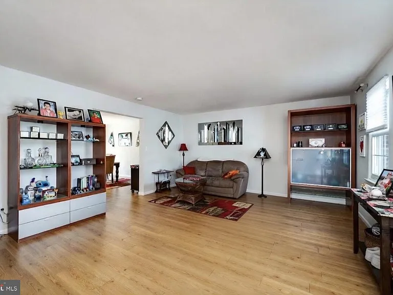 1211 Fredrick Blvd — Photo 4
