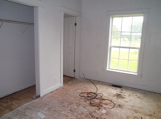 5th image of 201 Furse Ln