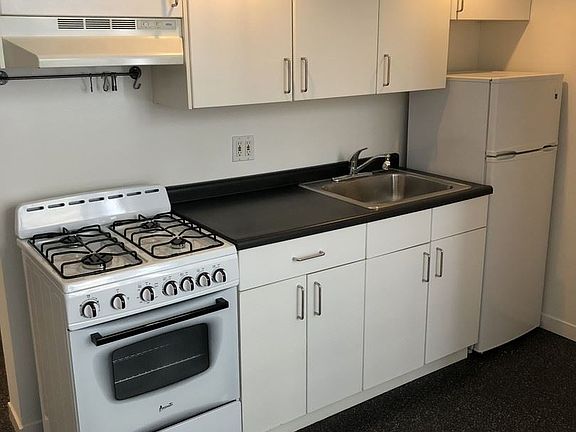 2nd image of 348 Hyde St APT 6