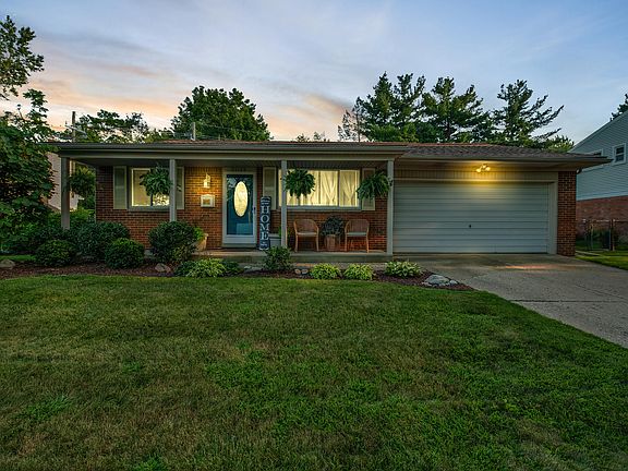 4th image of 33129 Tall Oaks St