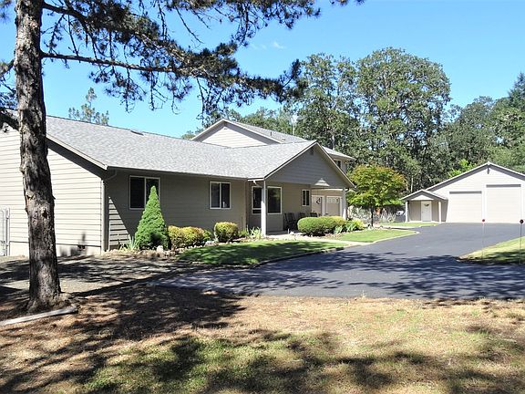 4th image of 300 Whistlers Ln