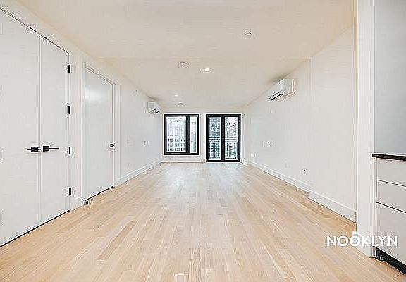 3rd image of 250 Gold St #918
