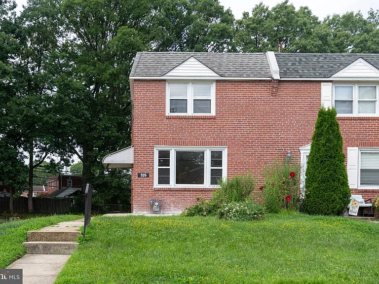 526 Michell St — Photo 1