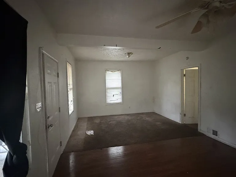 1829 W Butler St — Photo 14