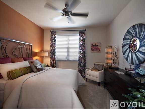 4th image of 119 S Hoover Blvd #1