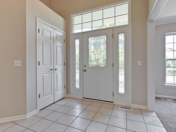 3rd image of 25167 W Warren Ave