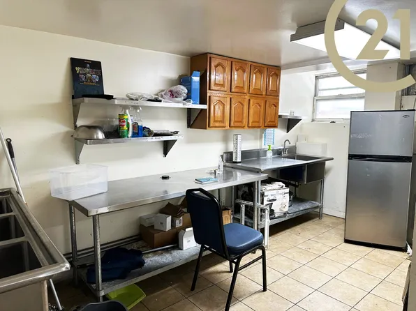 1013 Avenue M image 17 of 17