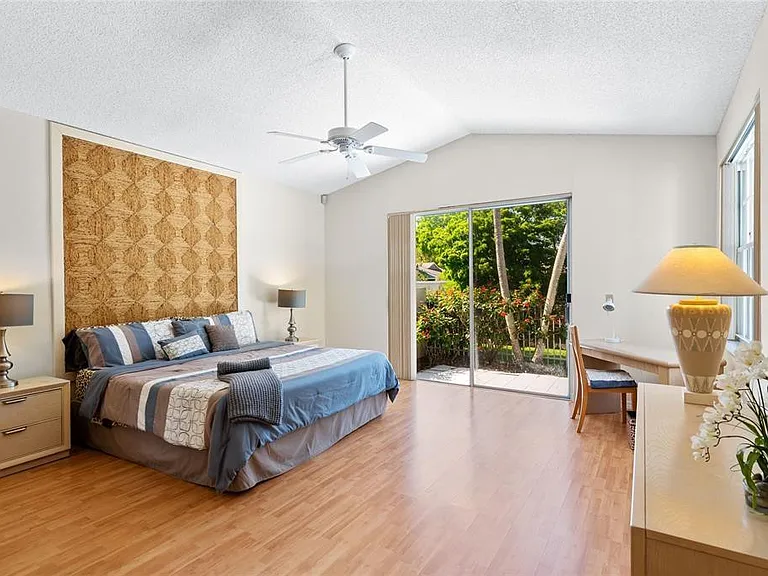 8170 Hampton Wood Dr — Photo 10