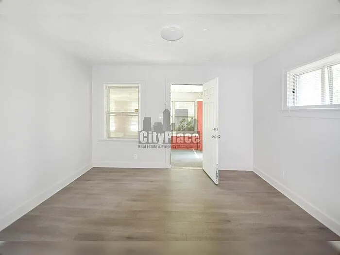 1465 W 34th St — Photo 9