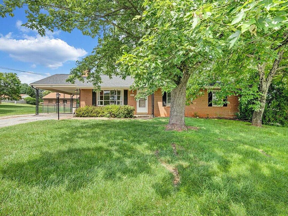 1st image of 910 Woodhaven Dr