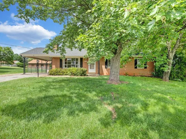 910 Woodhaven Dr, Bedford, VA 24523
