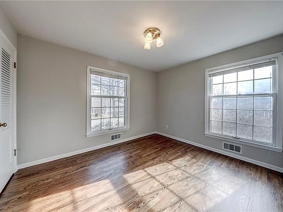 5th image of 10336 Cherokee Ln