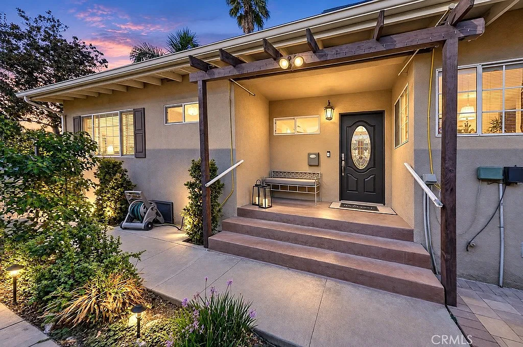 3 bed, 2.5 bath, 2050 sqft, $6,300 — Photo 3