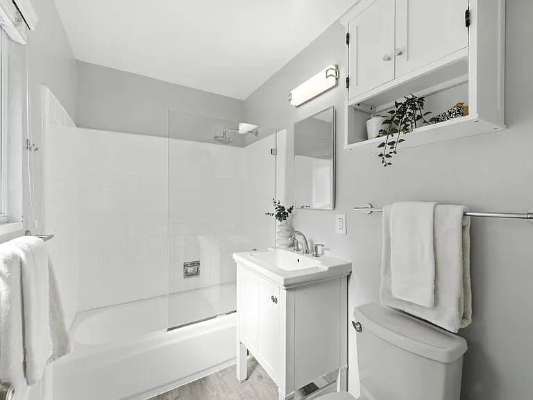 372 Beresford Ave — Photo 3