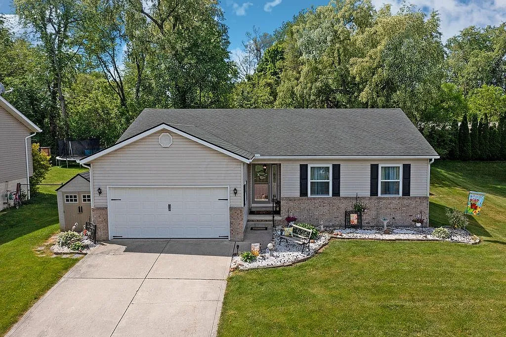 1121 Coventry Cir photo 1