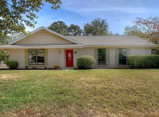 701 Westcliff Dr, Euless, TX 76040