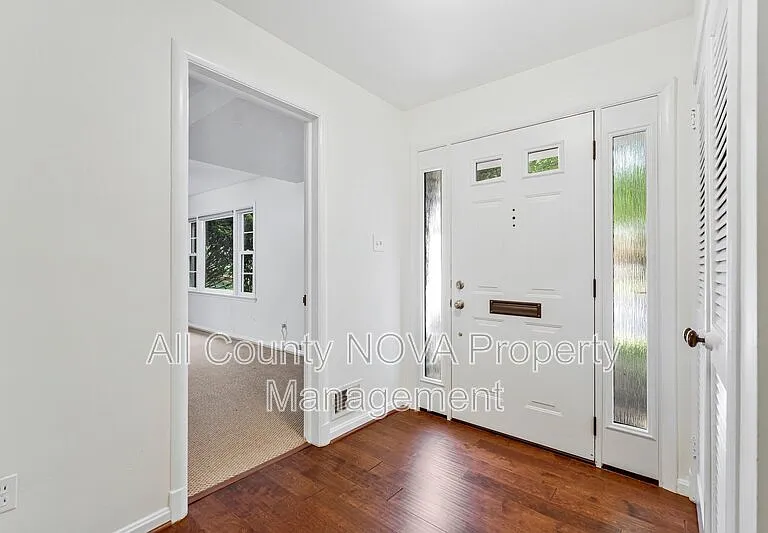 3160 Ravenwood Dr — Photo 4