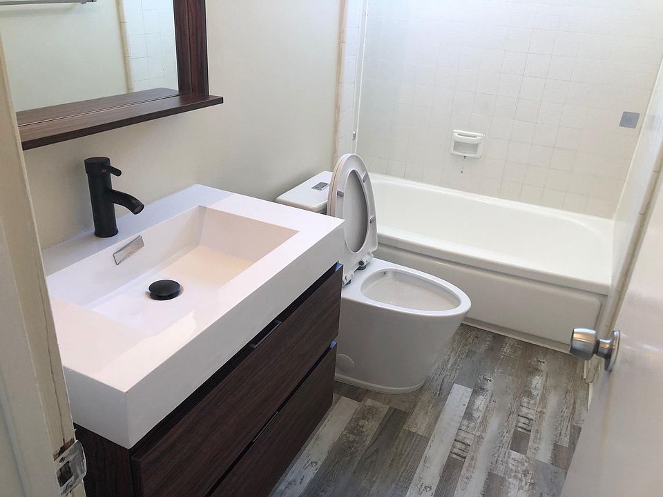 1st image of 1005 E Garfield Ave #11