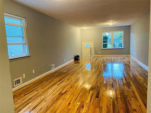 3rd image of 476 Adams Ave