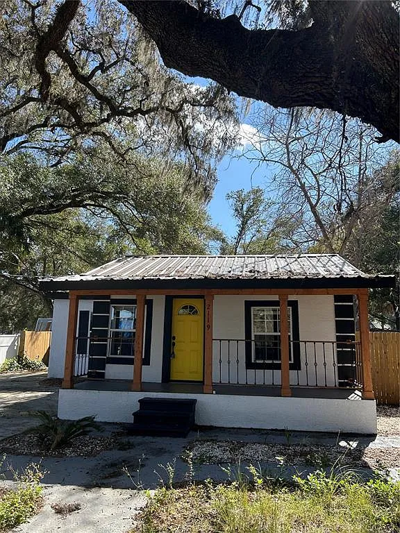3 bed, 2.0 bath, 998 sqft, $1,800 — Photo 1