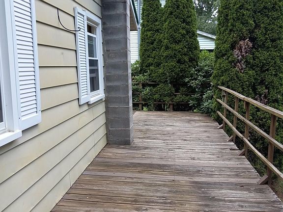 4th image of 152 Spruce St