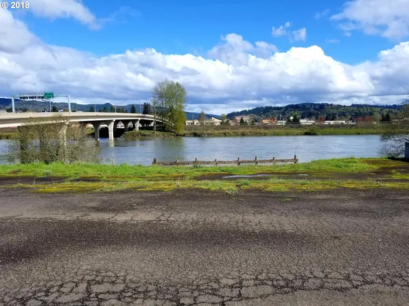 85 Catlin St, Kelso, WA 98626