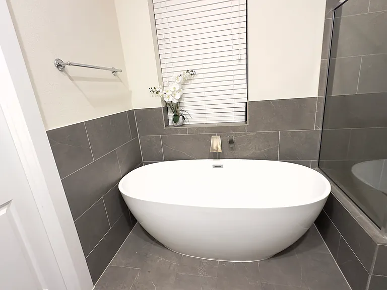 free standing soaking tub