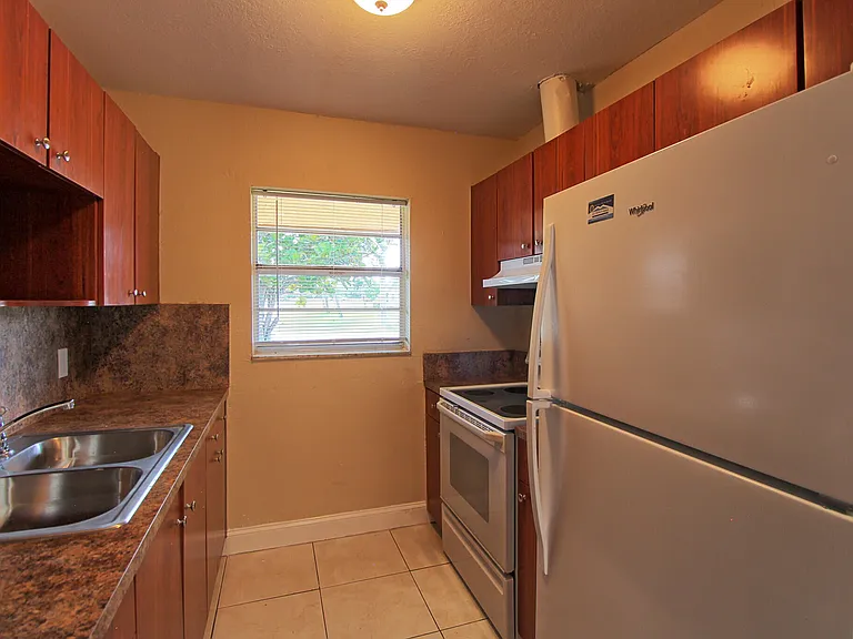 1045 Miami Blvd #A — Photo 11