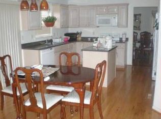 2 Waters Edge Dr, Delran, NJ 08075