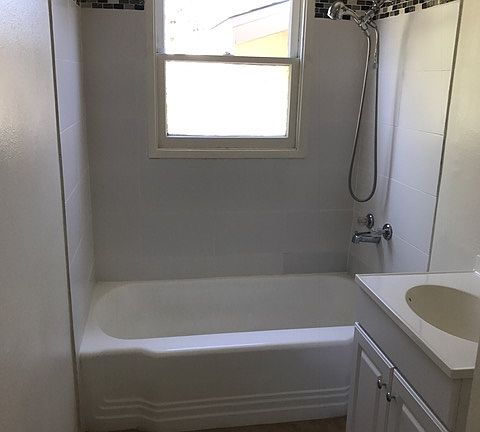 4th image of 15521 Temple Ave
