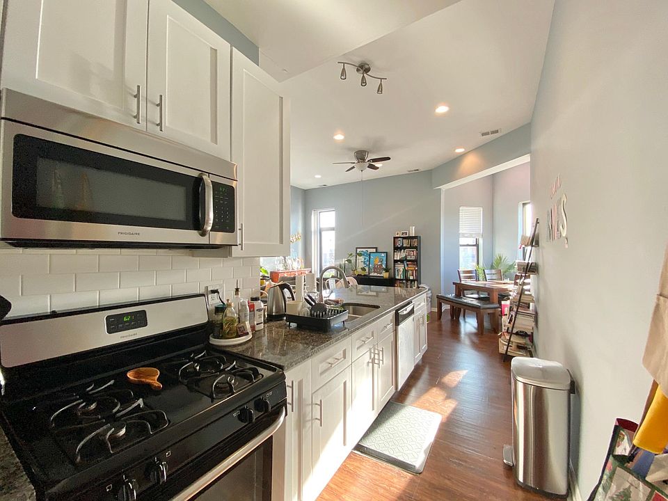 1st image of 1057 W Grand Ave #3N