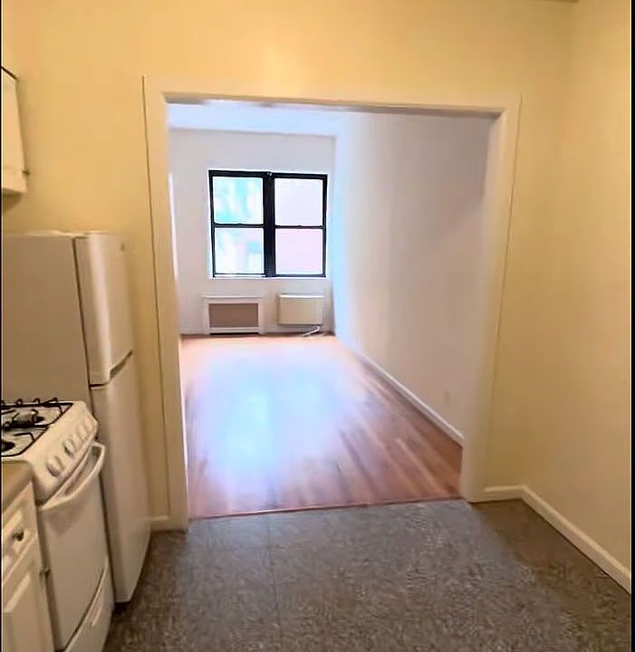 1st image of 255 W 75th St #4ZB