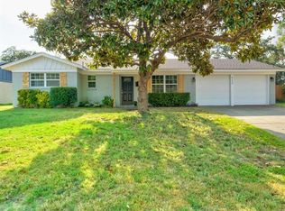 512 Henslee Dr, Euless, TX 76040