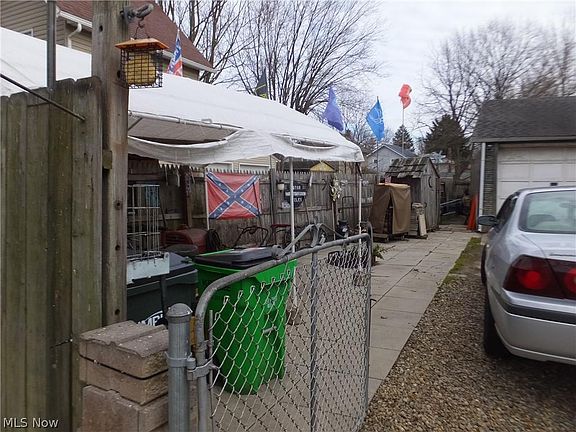 4th image of 1732 Erie St S