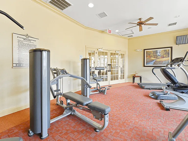 Stonebrook Apartments — Photo 40