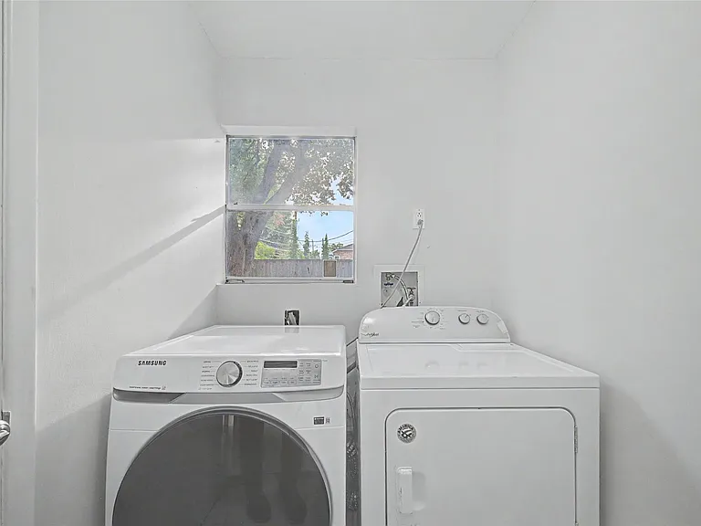 2723 Nottingham St — Photo 44