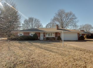 200 Springdale Dr, Belleville, IL