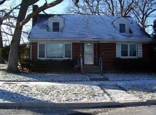 1702 Chestnut St, Waukegan, IL 60085