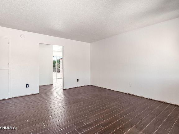 4th image of 1807 Debra St