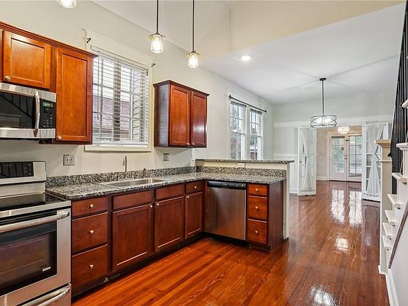 5th image of 4458 Demontluzin St