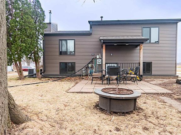 3rd image of 1317 Emerald Dr
