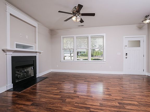 5th image of 28 Wood Green Dr