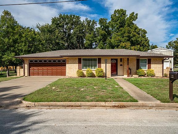 3rd image of 211 Sue Ln