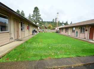 415 W 1st Ave, Sutherlin, OR 97479