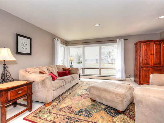 3rd image of 12112 Meadow Ct