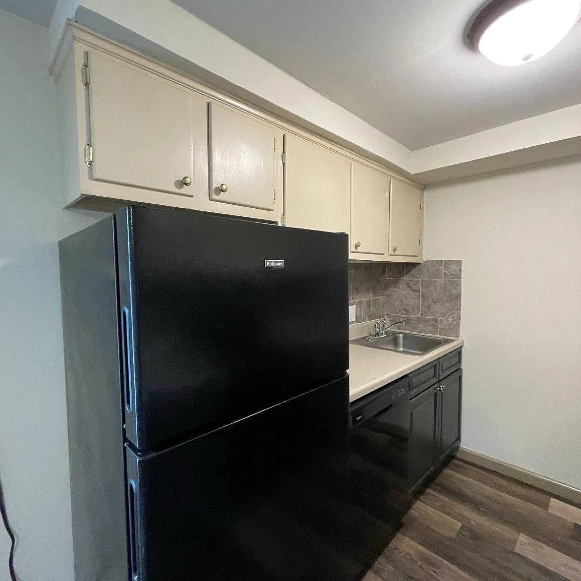 2 bed, 1.5 bath, 1100 sqft, $1,650 — Photo 2