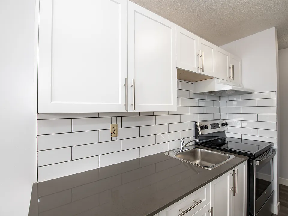 3244 Quadra St