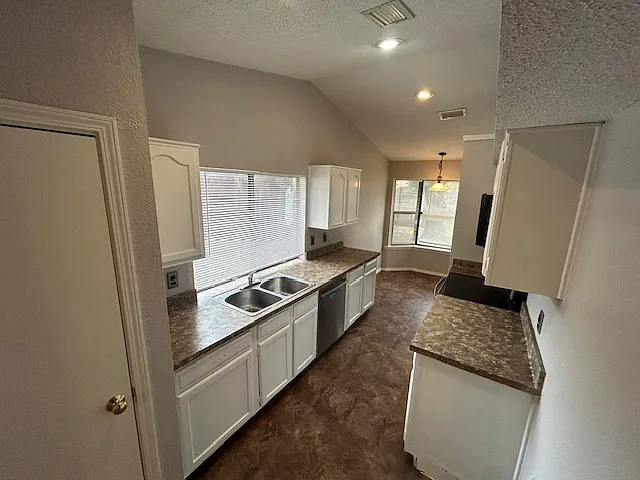 1200 Wyndham Dr — Photo 8