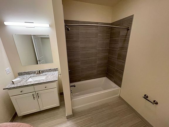 5th image of 192 Erie Blvd #401